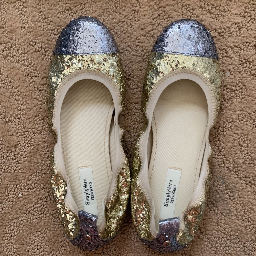 NWOT Simply Vera Gold and Silver Sparkly Flats